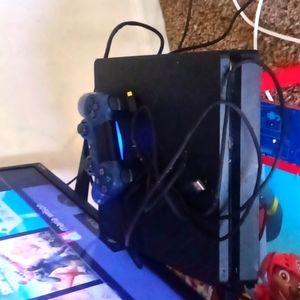 Ps4, ps4 remote, ps4 remote charging cable, HDMI cable, ps4 power cable